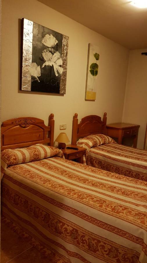 Hostal Plaza El Espinar Esterno foto
