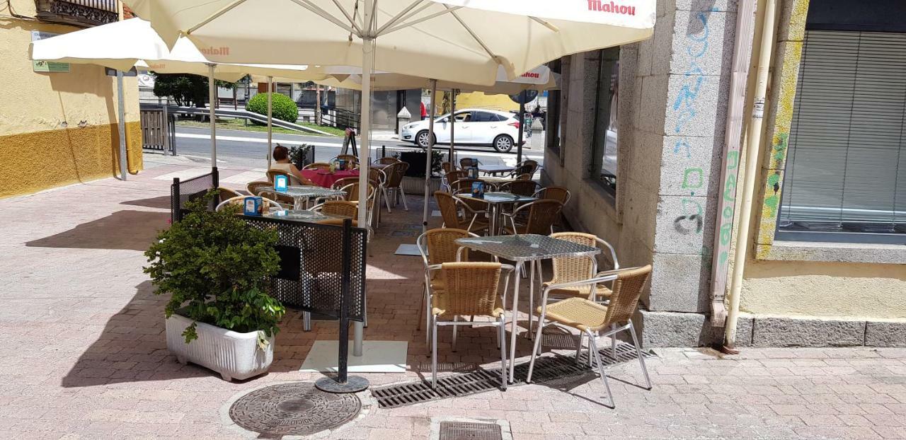 Hostal Plaza El Espinar Esterno foto